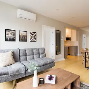 Trendy Little Italy 3 Bedroom By Den Apartment