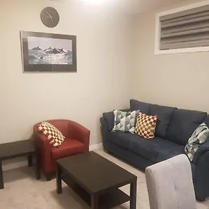 Stylish & Private 2 Bed Calgary